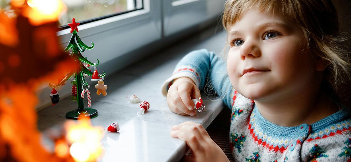 <span class='first'>Freude verschenken</span><span class='second'>Mit uns werden Wünsche wahr!</span>