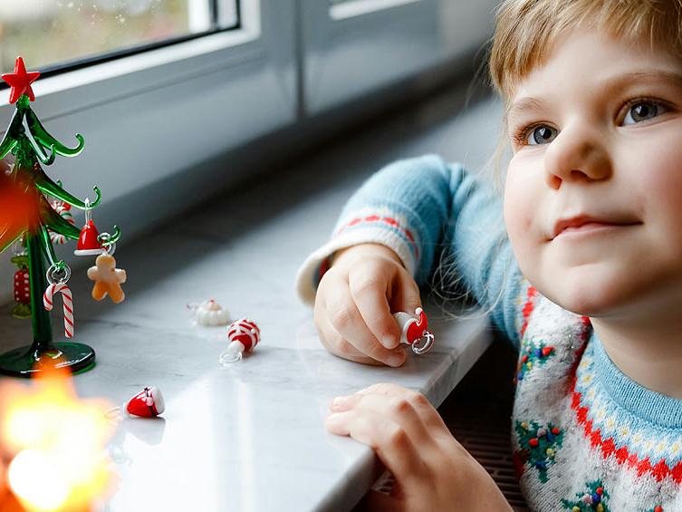 <span class='first'>Freude verschenken</span><span class='second'>Mit uns werden Wünsche wahr!</span>