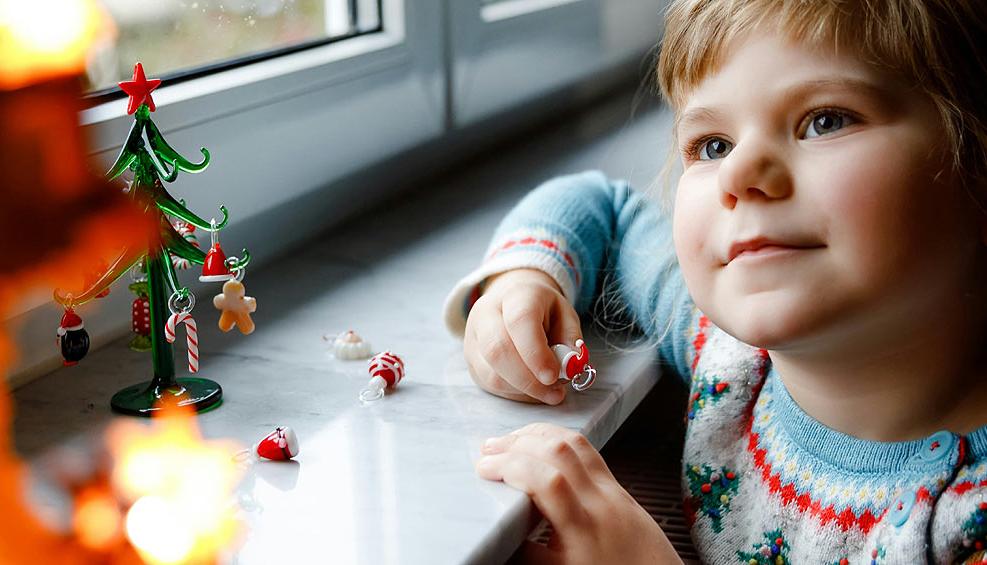 <span class='first'>Freude verschenken</span><span class='second'>Mit uns werden Wünsche wahr!</span>