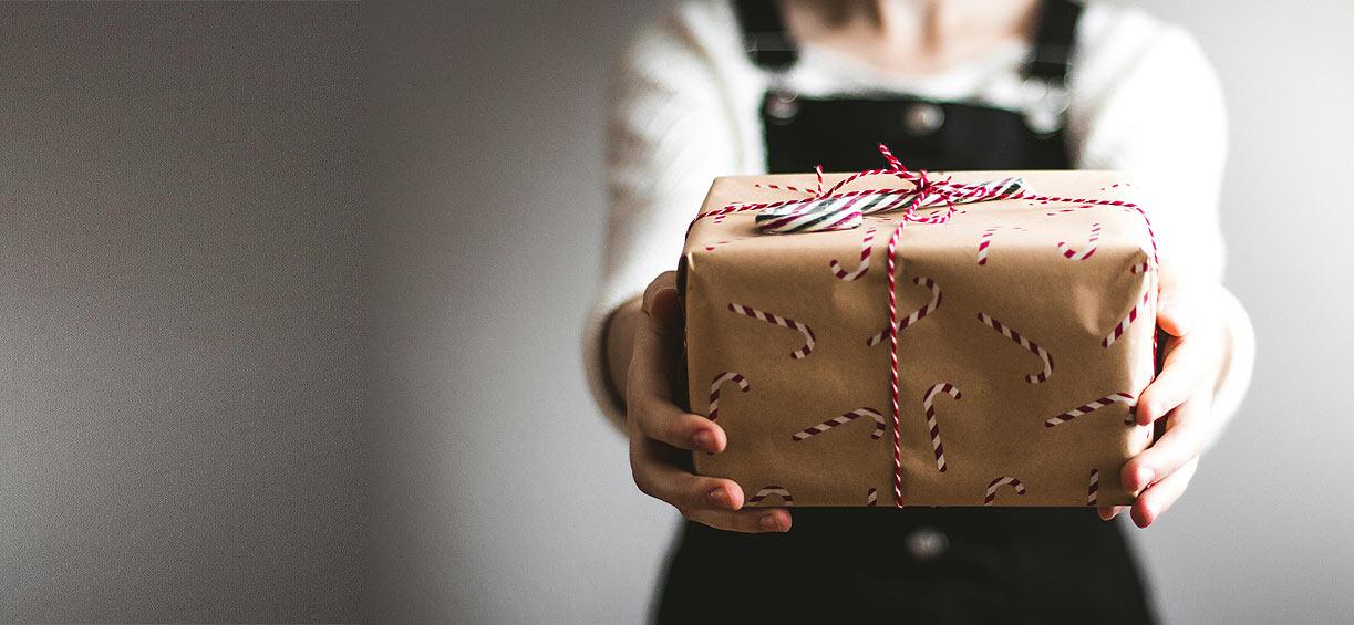 <span class='first'>Freude verschenken</span><span class='second'>Mit uns werden Wünsche wahr!</span>