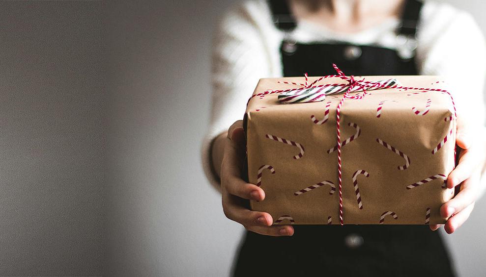 <span class='first'>Freude verschenken</span><span class='second'>Mit uns werden Wünsche wahr!</span>